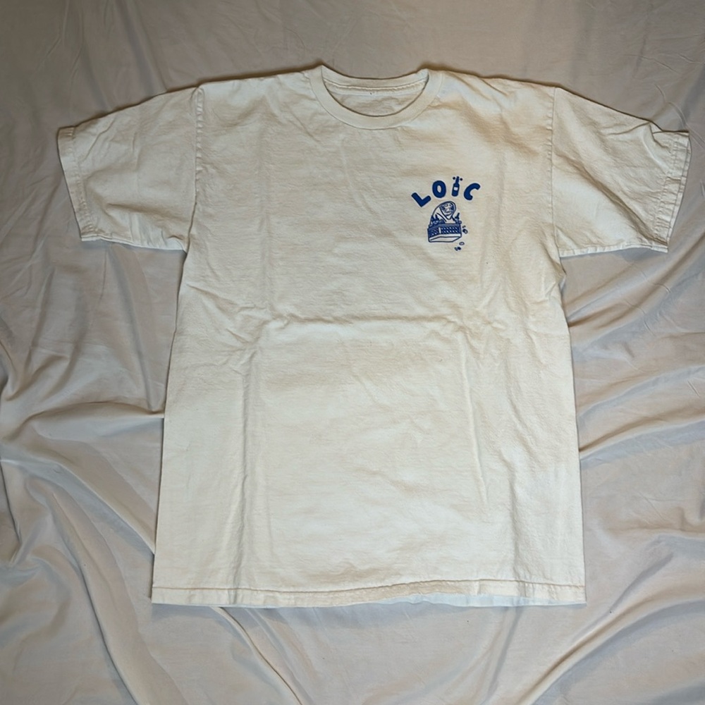 3/$20 Bundle & Save! Unlabelled graphic tee size M